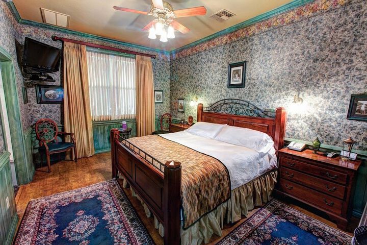 Room 3 of 87