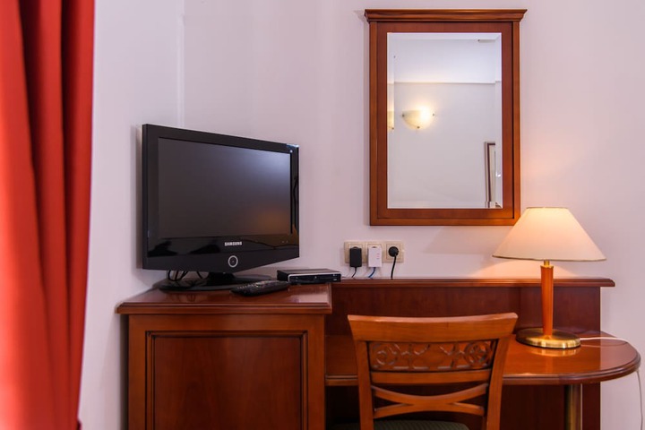 Room 12 of 132