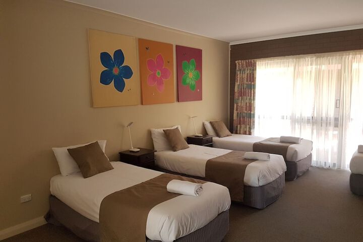 Room 9 of 99