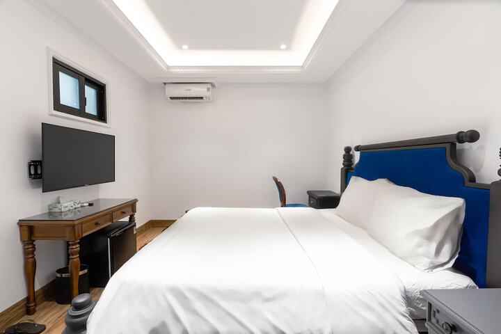 Room 5 of 33