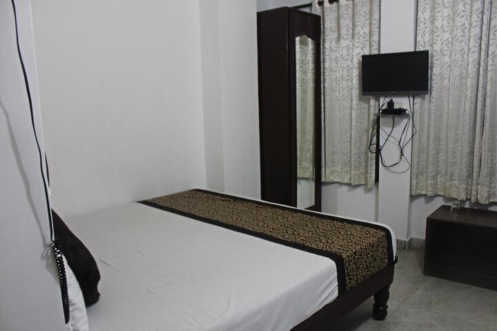 Madhurasa Hotel Lake View