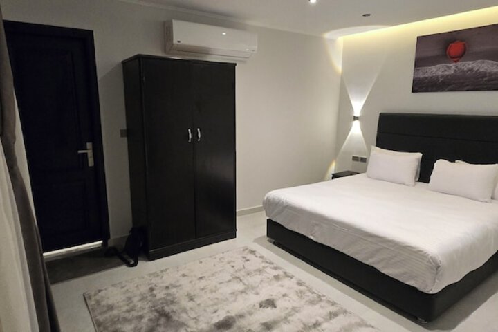 Room 63 of 107