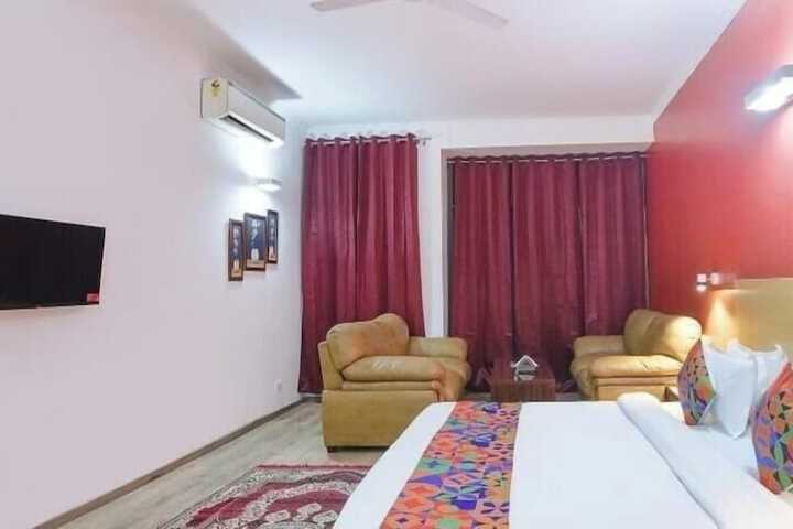 Room 13 of 27