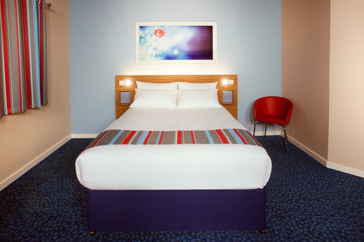 Room 9 of 11