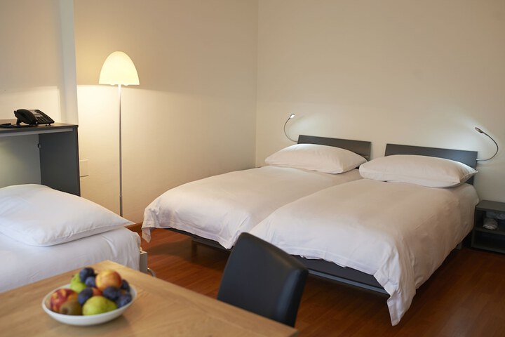 Room 6 of 30