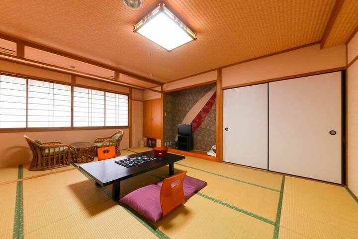Room 8 of 47