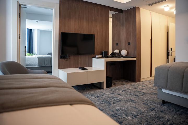 Room 14 of 27