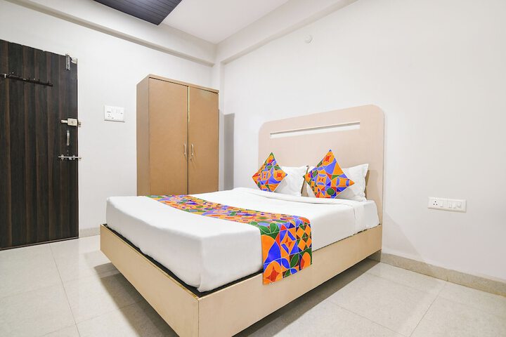 Room 16 of 38