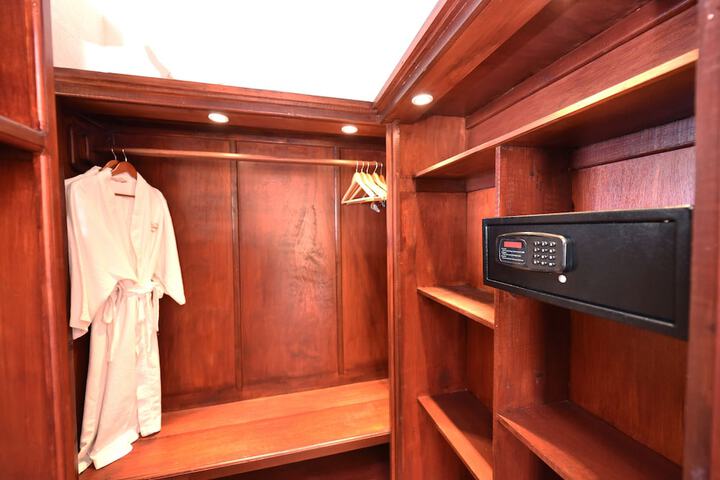 Room 5 of 60