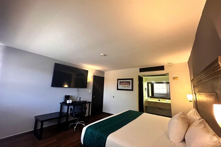 Room 31 of 215