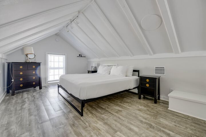 Room 7 of 33