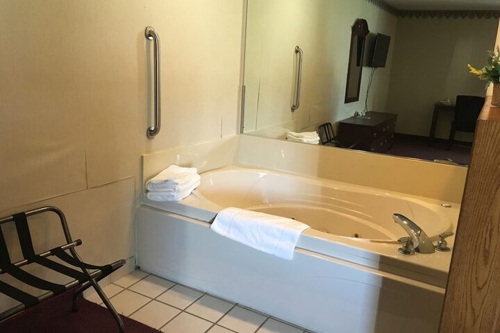 Jetted tub
