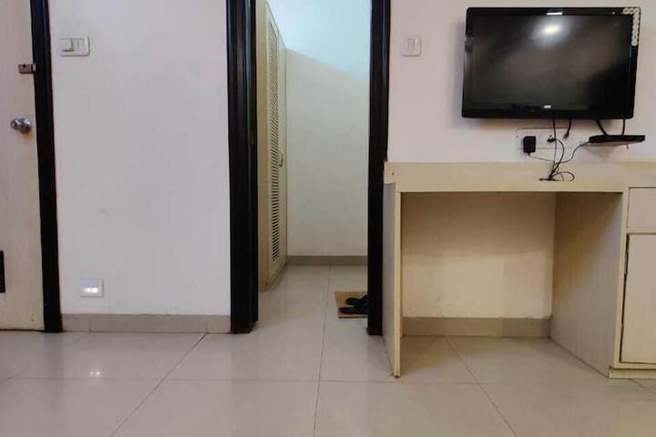 Room 7 of 18