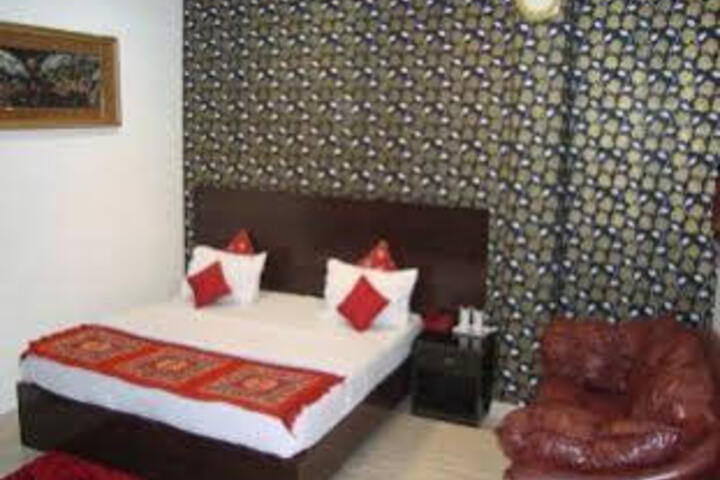 Room 1 of 10