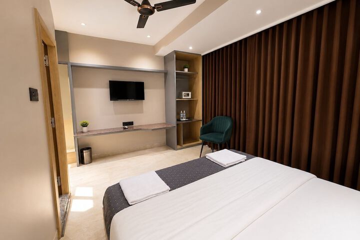 Room 27 of 61