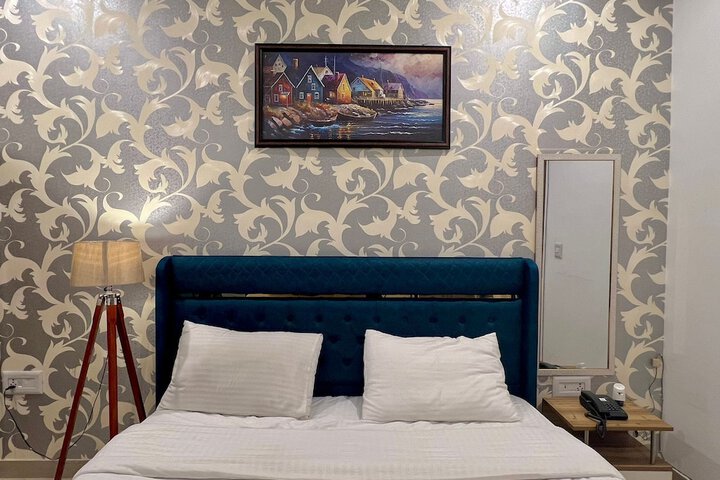 Room 8 of 61