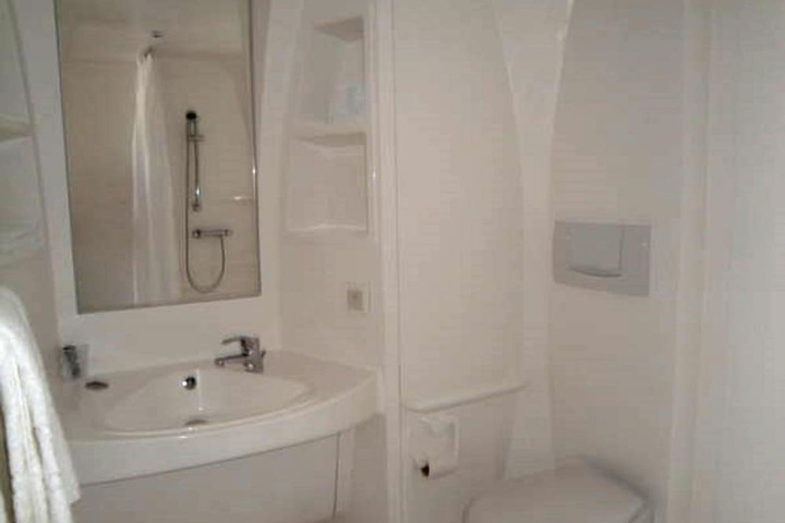 Room 18 of 28