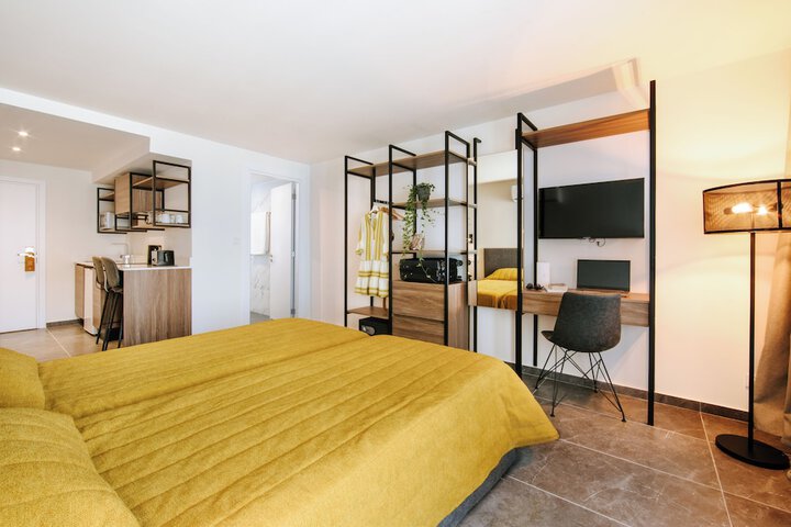 Room 26 of 91