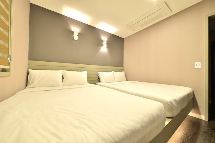 Room 26 of 96