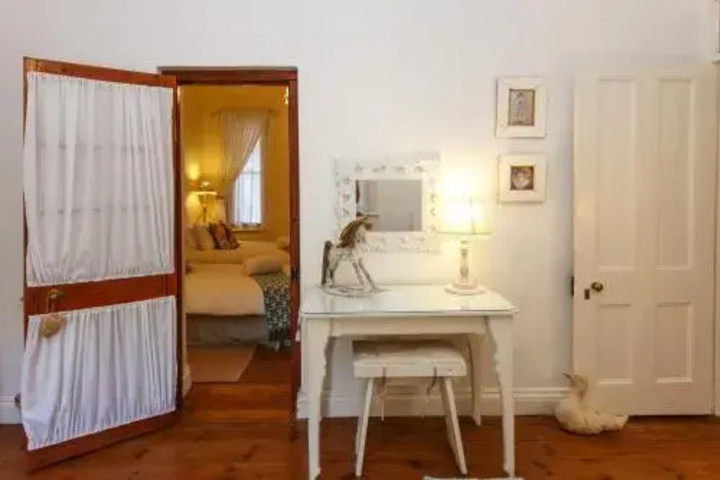 Room 4 of 11