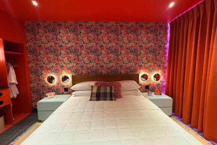 Room 9 of 13
