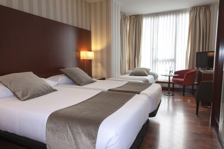 Room 10 of 37