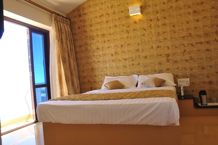 Room 7 of 33
