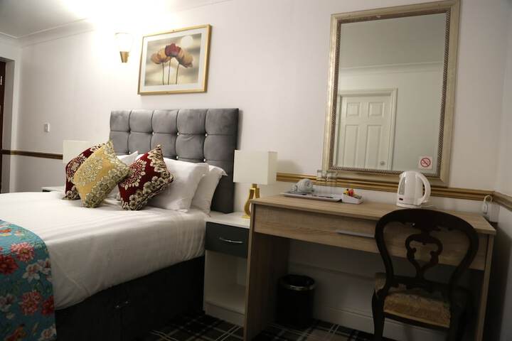 Room 28 of 69