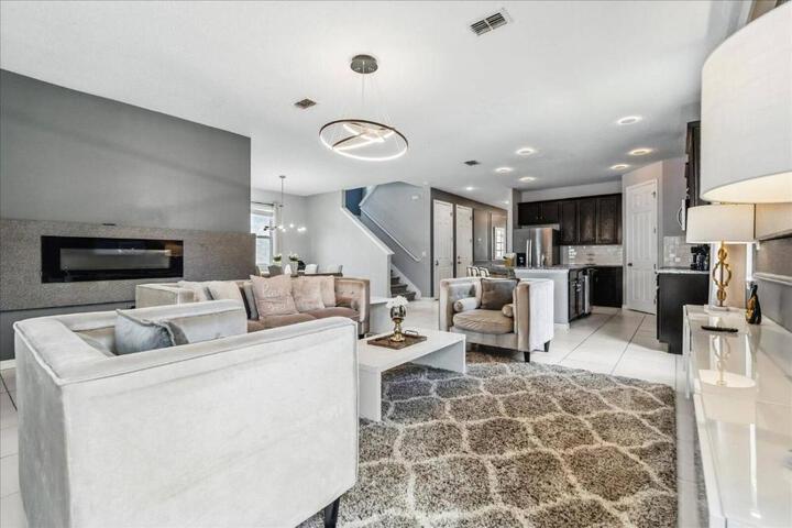 7 Bedrooms 6.5 Bathrooms Solara 9041FKTW in Kissimmee, FL