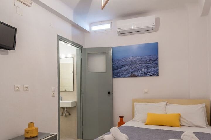 Room 12 of 25