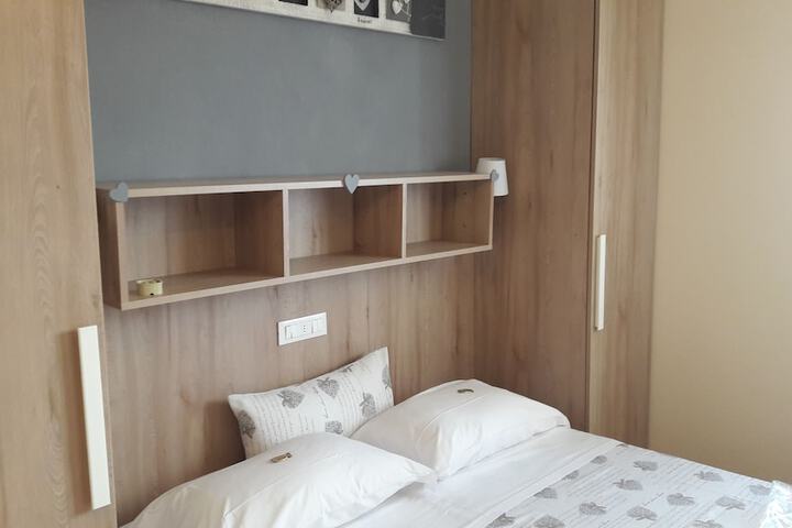 Room 12 of 34