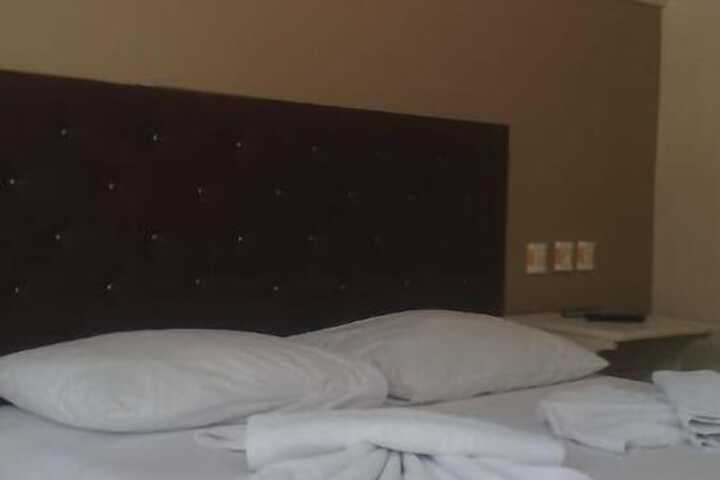 Room 5 of 17