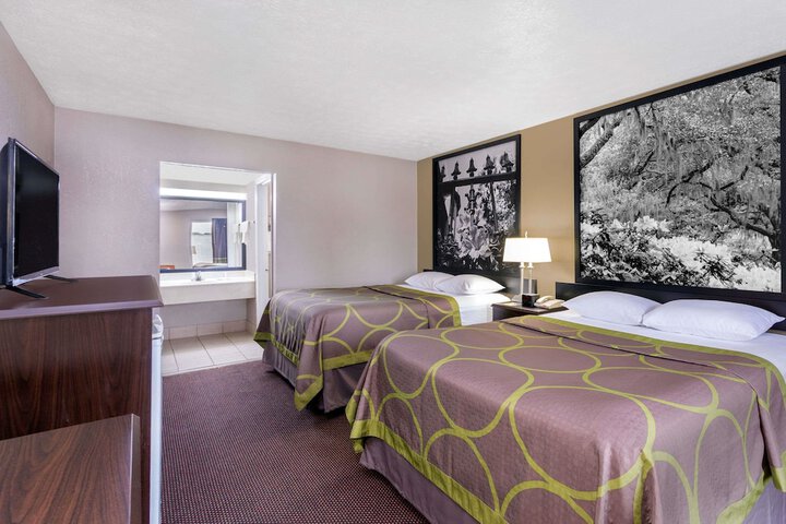 2 Queen Beds (6 of 9)