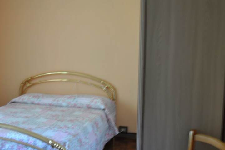 Room 10 of 12
