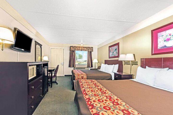 2 Queen Beds (9 of 15)