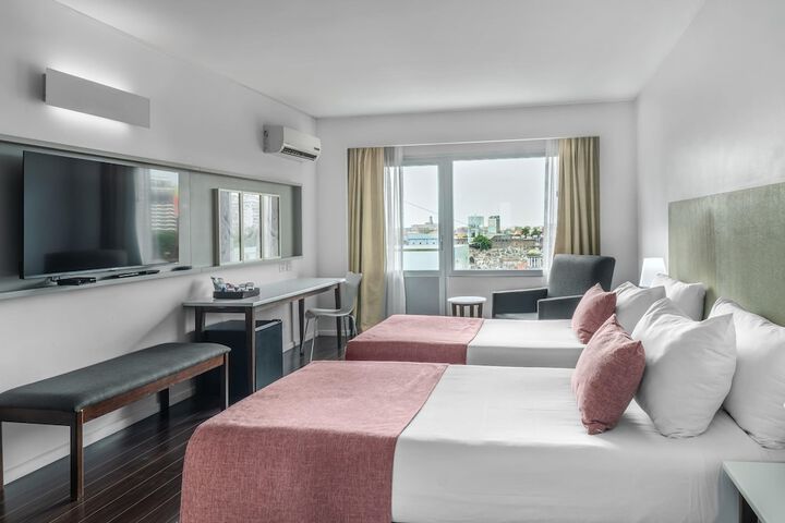 Room 28 of 103