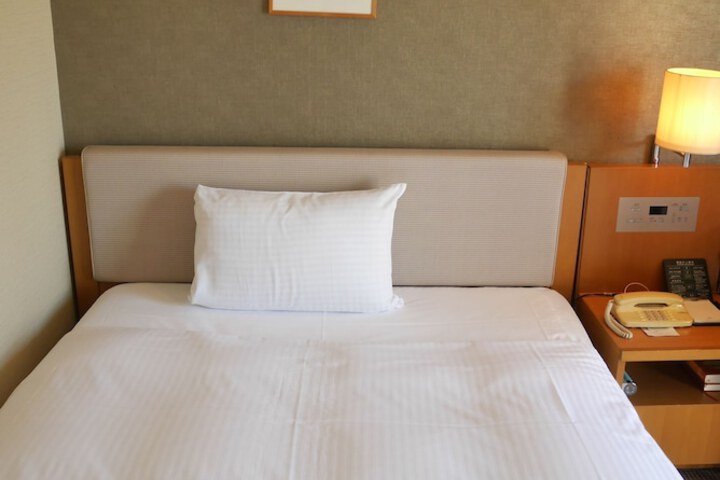 Room 12 of 108