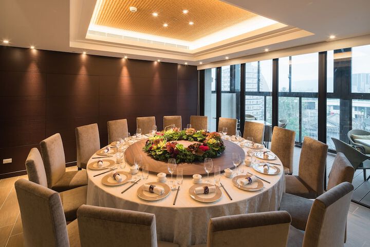 Dining 41 of 51