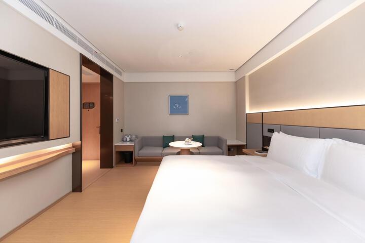Room 6 of 9