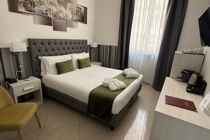 Room 28 of 87