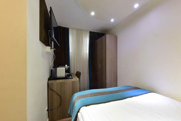 Room 37 of 86