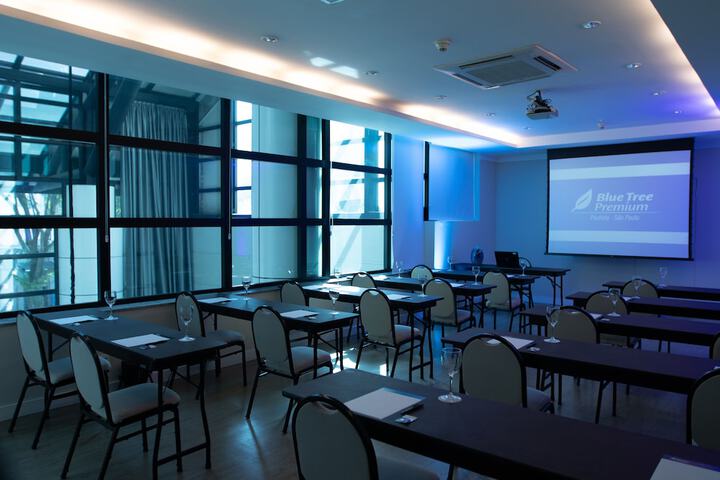 Ballroom/Hall 90 of 97