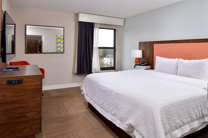 1 King Bed (7 of 16)