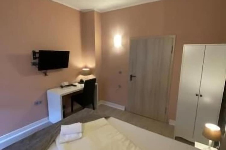 Room 15 of 63