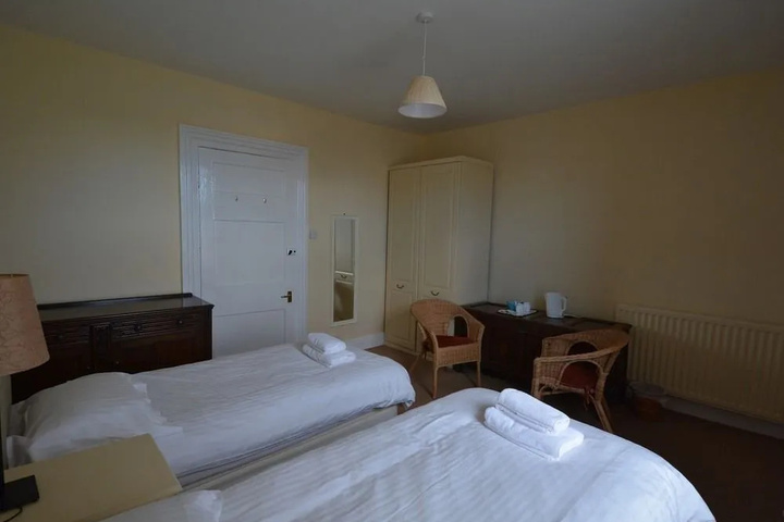 Room 4 of 20