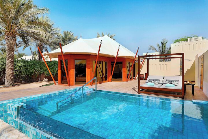 Pool Hotel