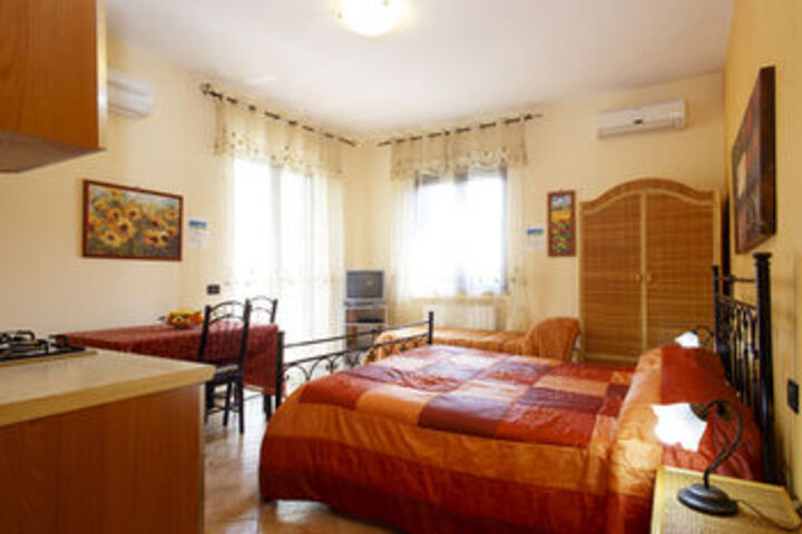 Room 18 of 28