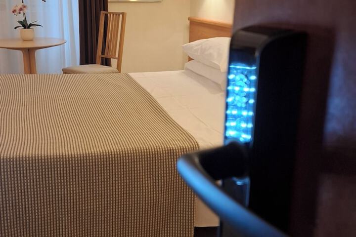 Room 35 of 64