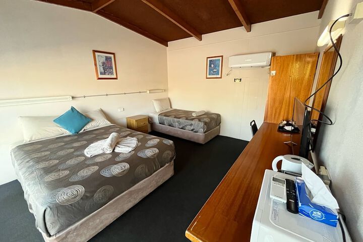 Room 7 of 27