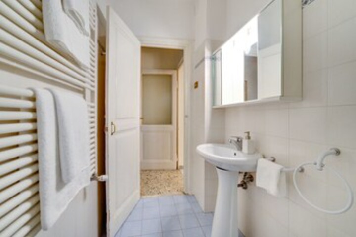 Room 2 of 18